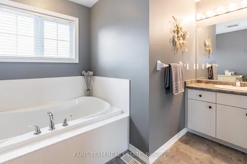 8 St Pauls Pl, Orangeville, ON L9W 0A5