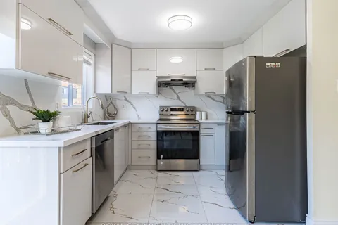 49 Bunchberry Way, Brampton, ON L6R 2E8