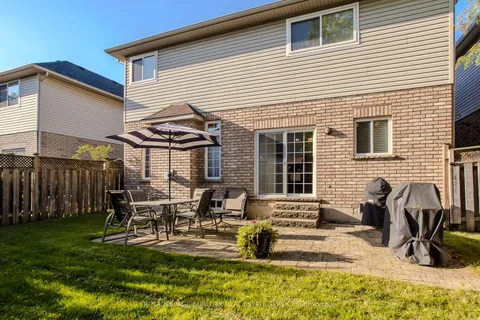 2339 Orchard Rd, Burlington, ON L7L 7E8