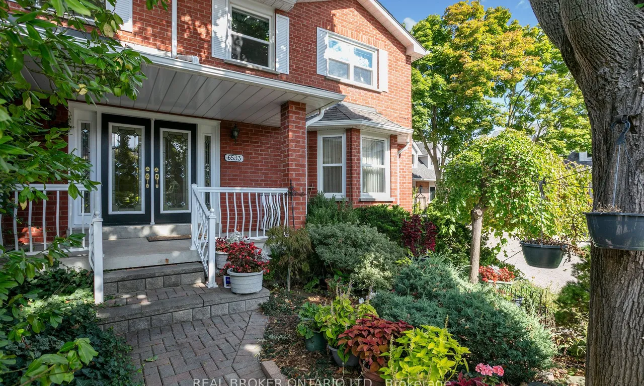 6533 Mockingbird Lane, Mississauga, ON L5N 5K7