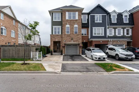 39 Vanhorne Clse, Brampton, ON L7A 0X8