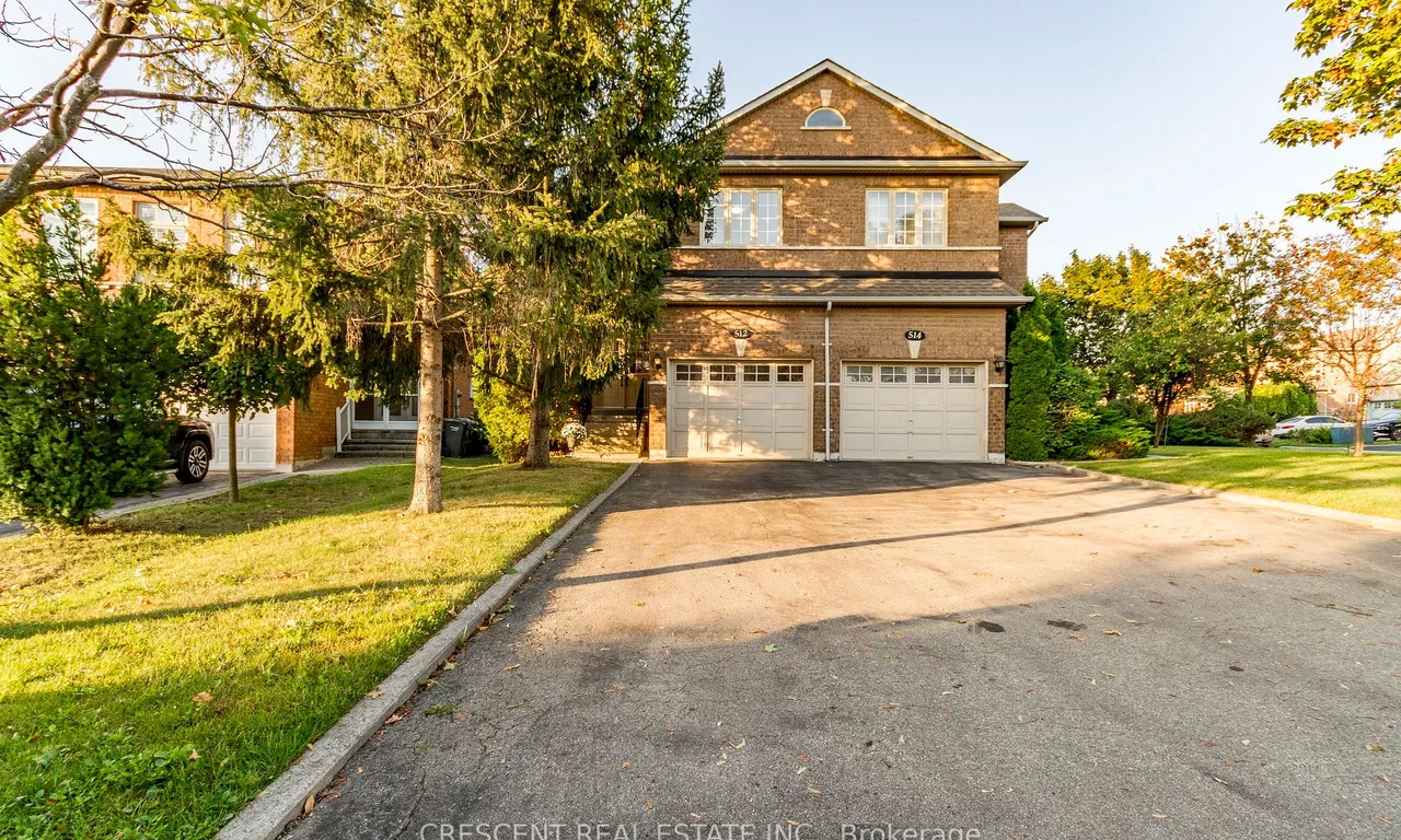 512 Cottagers Green Dr, Mississauga, ON L5B 4J3