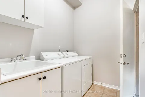 512 Cottagers Green Dr, Mississauga, ON L5B 4J3