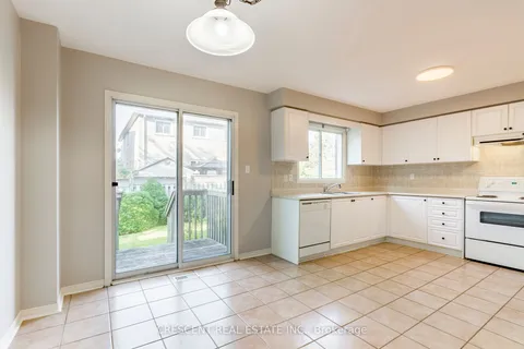 512 Cottagers Green Dr, Mississauga, ON L5B 4J3