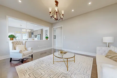 459 Threshing Mill Blvd, Oakville, ON L6H 0T3