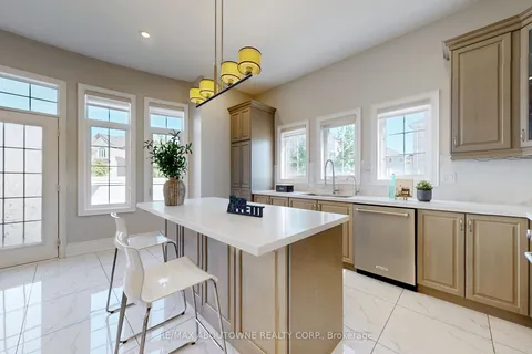 459 Threshing Mill Blvd, Oakville, ON L6H 0T3