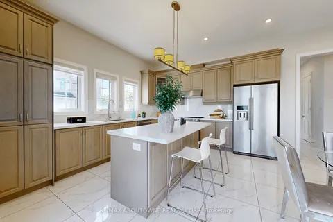 459 Threshing Mill Blvd, Oakville, ON L6H 0T3