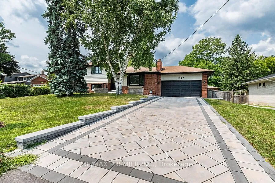 1629 Wembury Rd, Mississauga, ON L5J 2L8