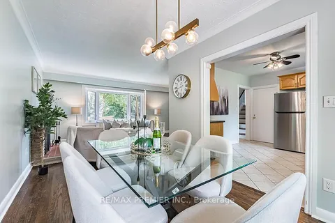 1629 Wembury Rd, Mississauga, ON L5J 2L8