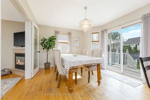 54 Dairy Dr, Halton Hills, ON L7J 2Y1