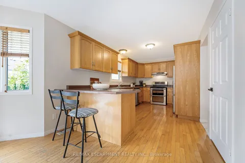 54 Dairy Dr, Halton Hills, ON L7J 2Y1