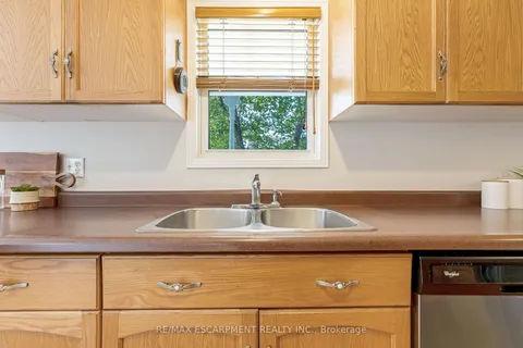 54 Dairy Dr, Halton Hills, ON L7J 2Y1
