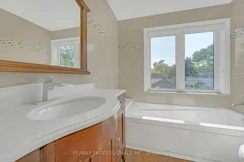 3 Frankwood Rd, Toronto, ON M8Z 1Y8