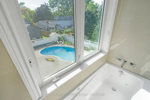 3 Frankwood Rd, Toronto, ON M8Z 1Y8