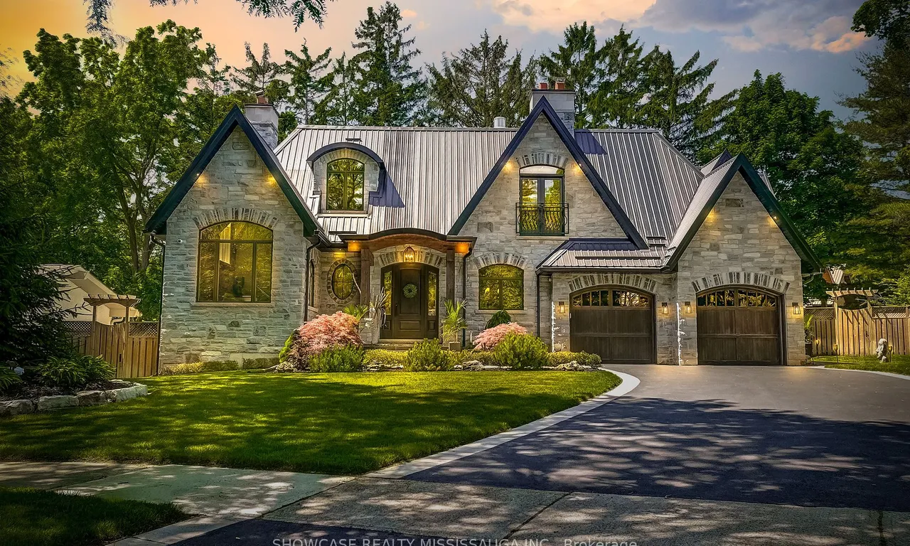 1282 Catchacoma Crt, Mississauga, ON L5H 2X6