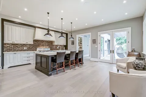 1282 Catchacoma Crt, Mississauga, ON L5H 2X6