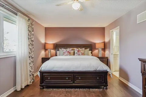 1121 Manor Rd, Oakville, ON L6M 1G3