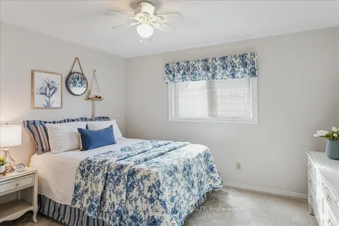 1121 Manor Rd, Oakville, ON L6M 1G3