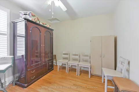 28 Bellman Ave, Toronto, ON M8W 4A3