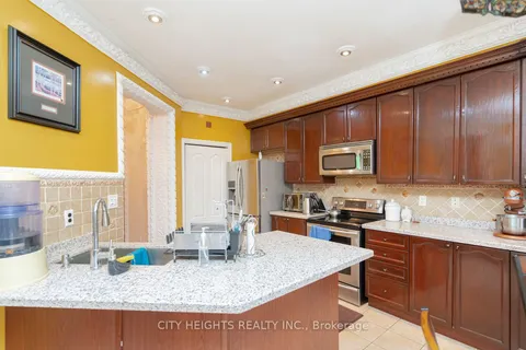 21 Pathmaster Rd, Brampton, ON L6P 2G9