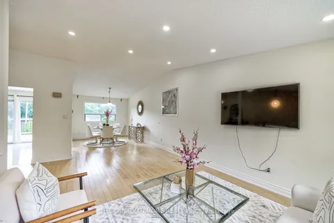 6793 Segovia Rd, Mississauga, ON L5N 1P1