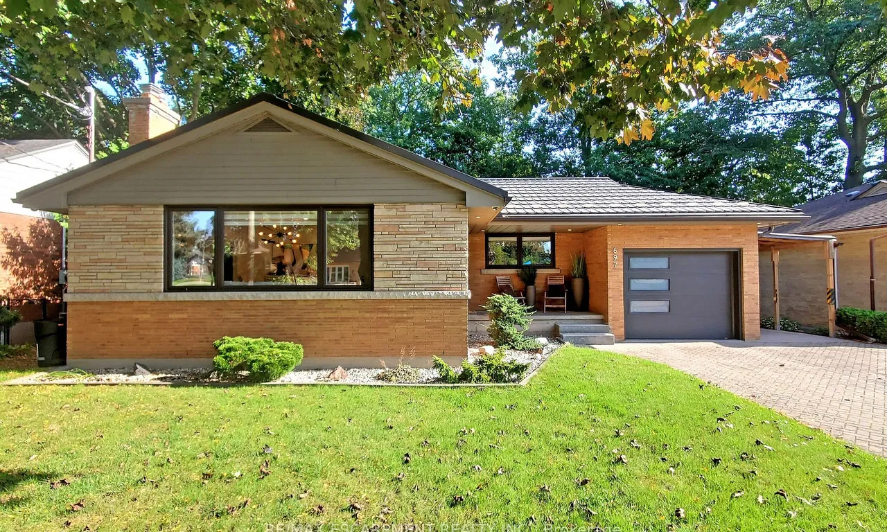 697 George St, Burlington, ON L7R 2V8