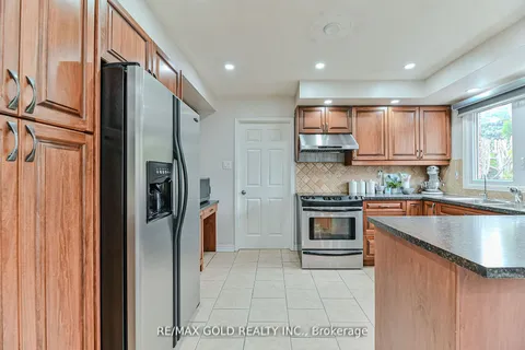 42 Boreham Circ, Brampton, ON L6Z 1T4