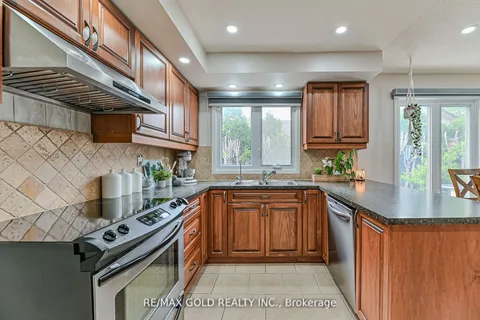42 Boreham Circ, Brampton, ON L6Z 1T4