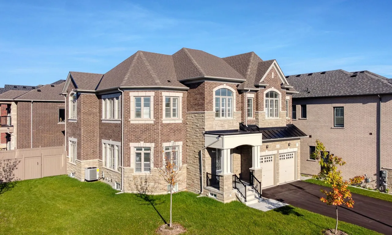 11 Jura Cres, Brampton, ON L6P 4R3