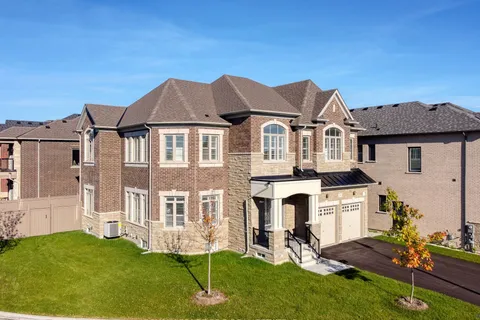 11 Jura Cres, Brampton, ON L6P 4R3