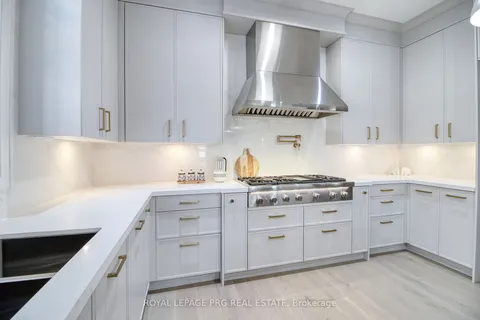 11 Jura Cres, Brampton, ON L6P 4R3