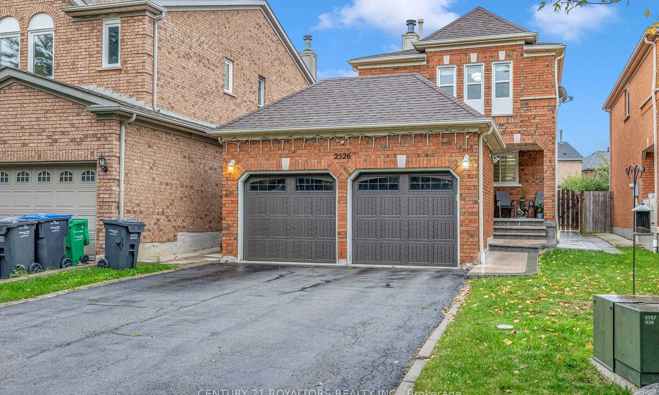 2526 Willowburne Dr, Mississauga, ON L5M 5E9
