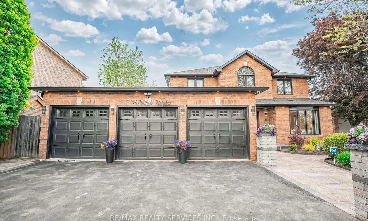 6 McArthur Hts, Brampton, ON L6Z 3N3