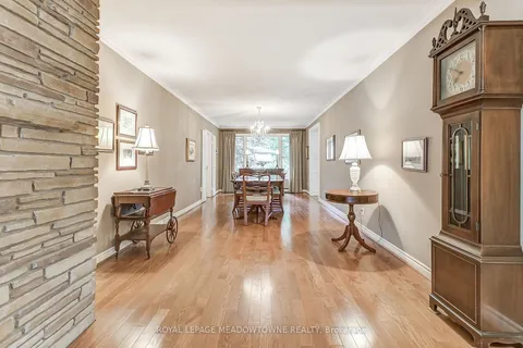 1520 Camelford Rd, Mississauga, ON L5J 3C9
