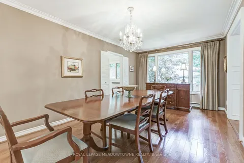 1520 Camelford Rd, Mississauga, ON L5J 3C9