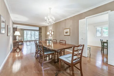 1520 Camelford Rd, Mississauga, ON L5J 3C9