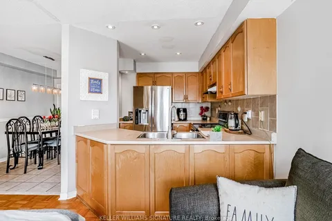 8 Thunderbird Tr, Brampton, ON L6R 2T3