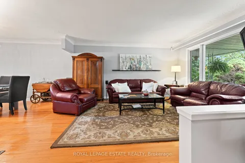 44 Ashmount Cres, Toronto, ON M9R 1C7