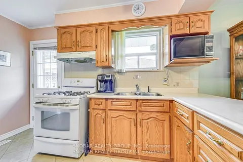 19 Shipley Rd, Toronto, ON M9R 3H7