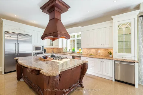 1161 Tecumseh Park Dr, Mississauga, ON L5H 2W3