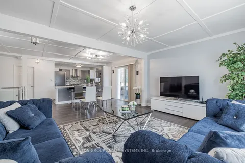 2087 Munden Rd, Mississauga, ON L5A 2R1