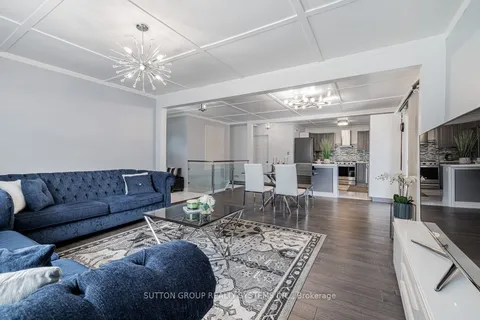 2087 Munden Rd, Mississauga, ON L5A 2R1