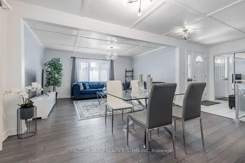 2087 Munden Rd, Mississauga, ON L5A 2R1