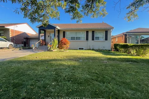 135 Downsview Ave, Toronto, ON M3M 1E3
