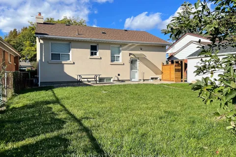 135 Downsview Ave, Toronto, ON M3M 1E3