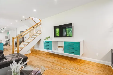 829 Forest Glen Ave, Burlington, ON L7T 2L1