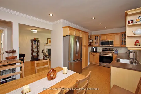 43 Merrygale Cres, Toronto, ON M9B 5N9