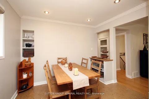 43 Merrygale Cres, Toronto, ON M9B 5N9