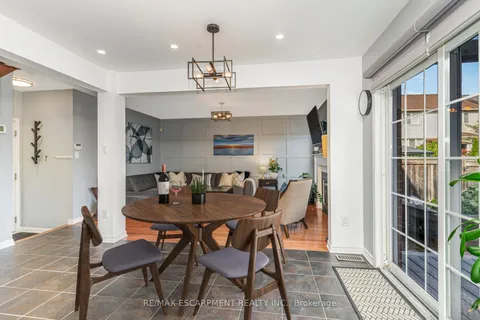 3247 Steeplechase Dr, Burlington, ON L7M 0C5