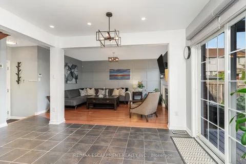 3247 Steeplechase Dr, Burlington, ON L7M 0C5